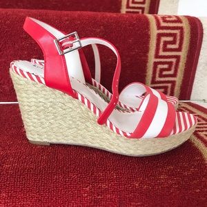 Kelly and Katie size 8.5 wedge shoes